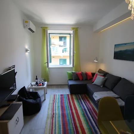 And Cozy In The Centre Of Apartment