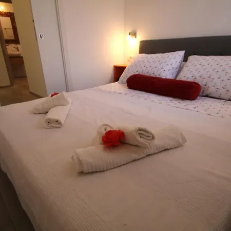 And Cozy In The Centre Of Apartment Split