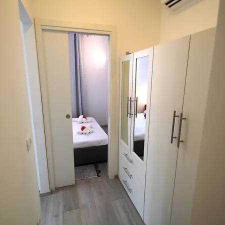 And Cozy In The Centre Of Apartment *