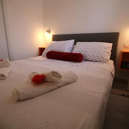 And Cozy In The Centre Of Apartment *