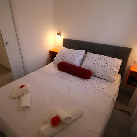 And Cozy In The Centre Of Apartment