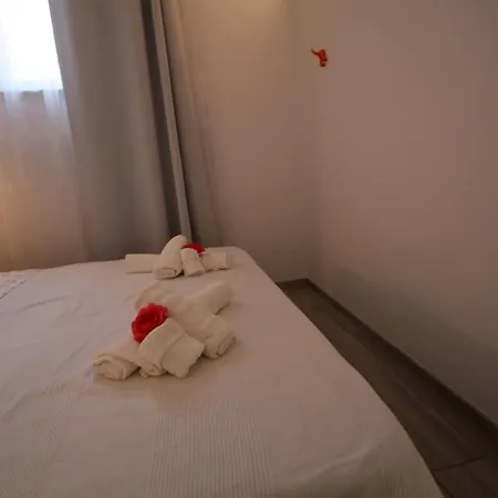 And Cozy In The Centre Of Apartment Split