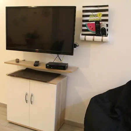 And Cozy In The Centre Of Apartment *